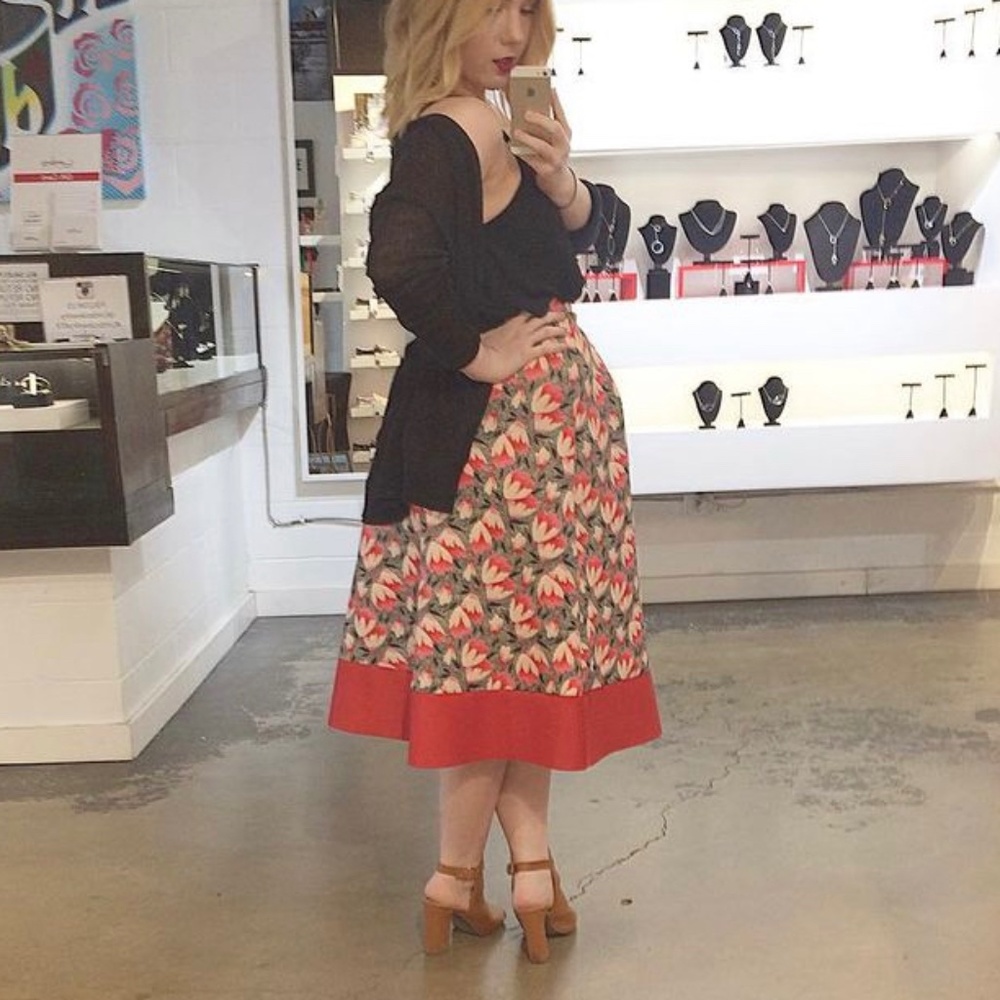 H&M Floral Red White and Black A-Line Midi Skirt size 6